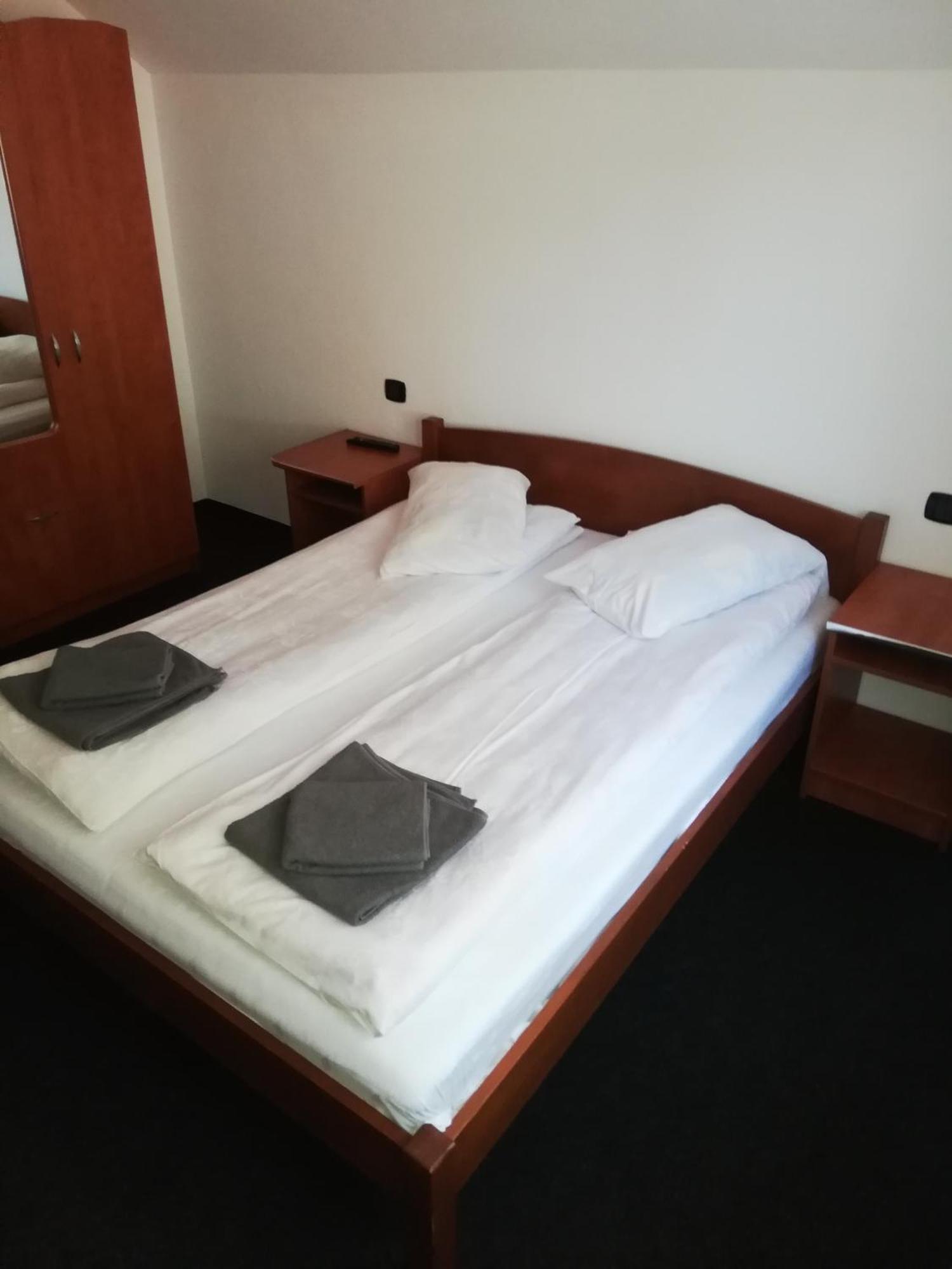 Cabana Cascada Cailor Hotel Borşa Quarto foto